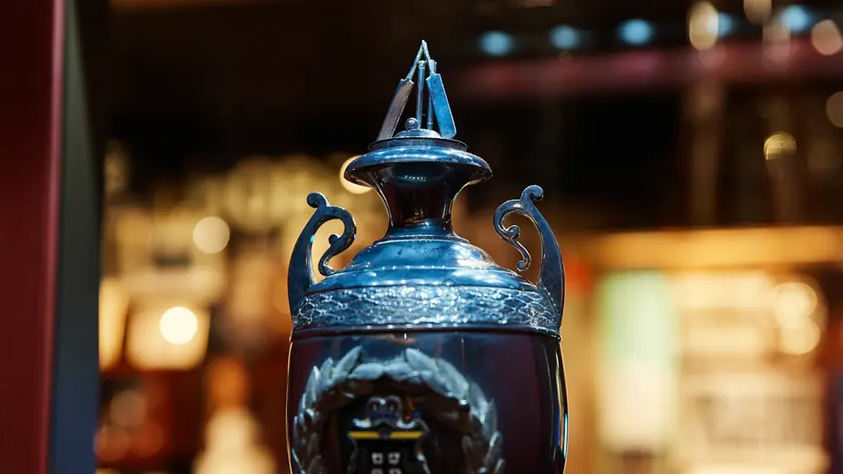 Sterling silver urn commemorating the 1909 Ashes Series in England